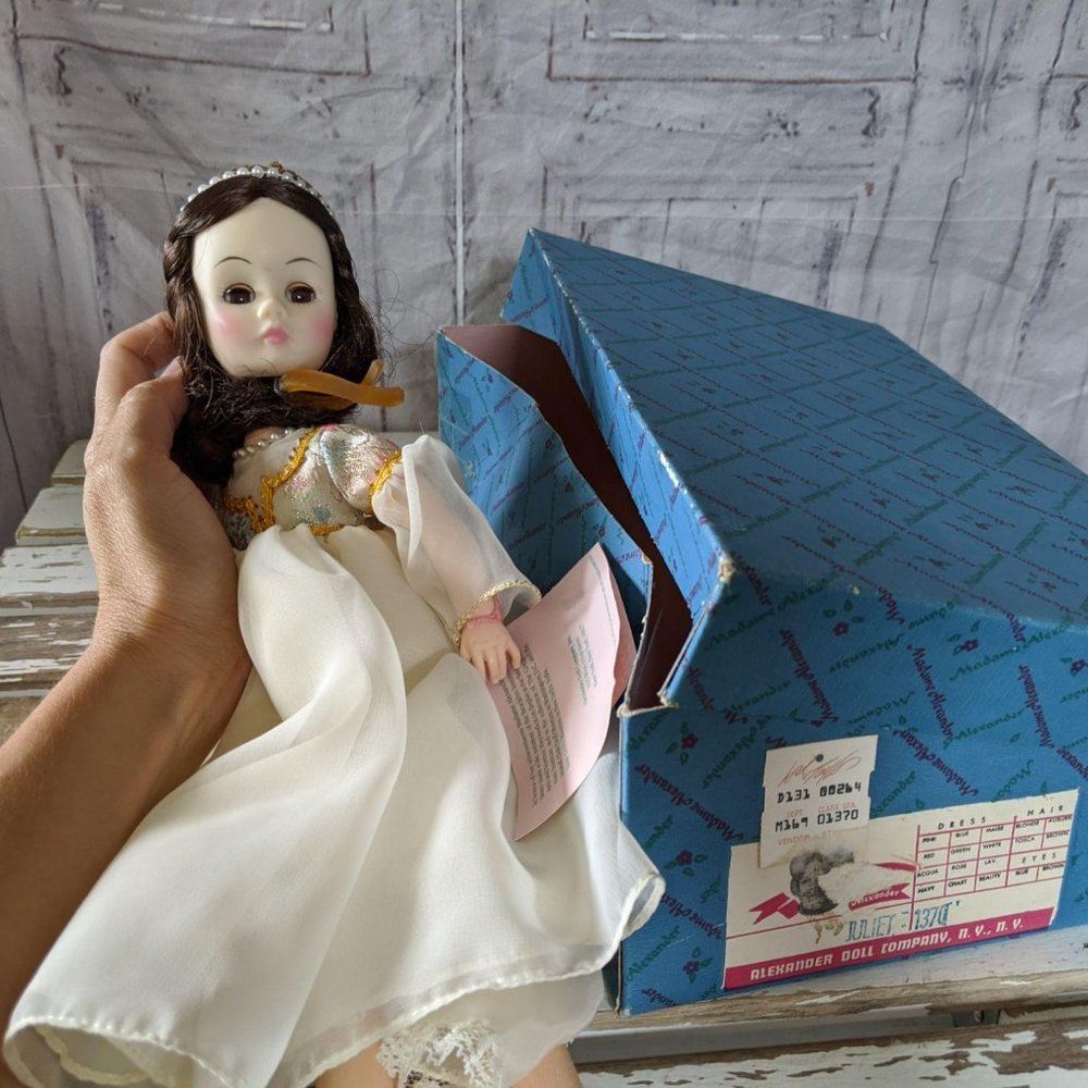 Madame Alexander Juliet 1370 doll‎ Shakespeare